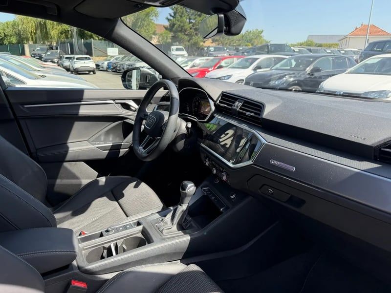 Photo de la voiture AUDI Q3 SPORTBACK 35 TDI 150 ch S tronic 7 S line