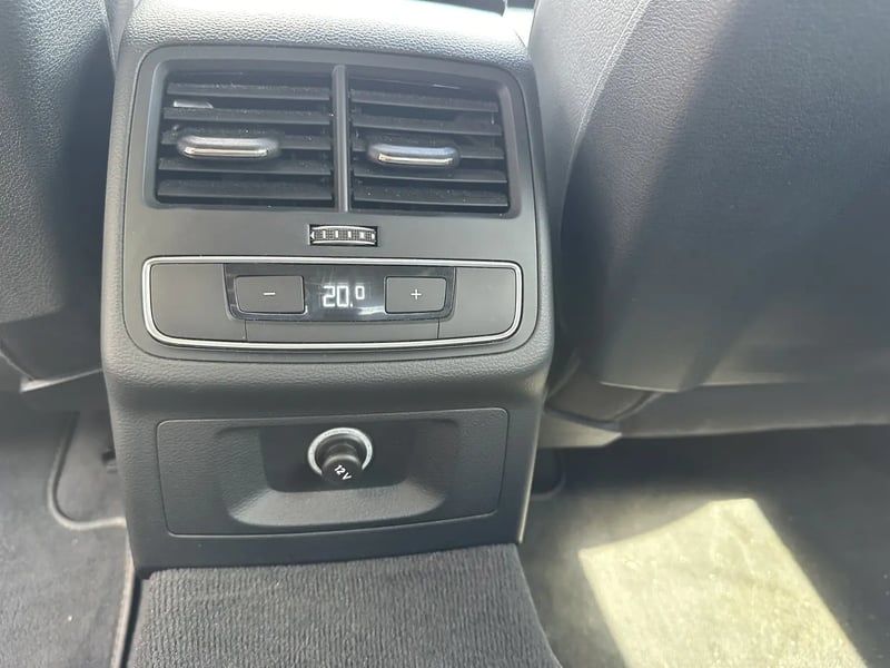 Photo de la voiture AUDI A5 SPORTBACK 2.0 TDI 150 S tronic 7 Design