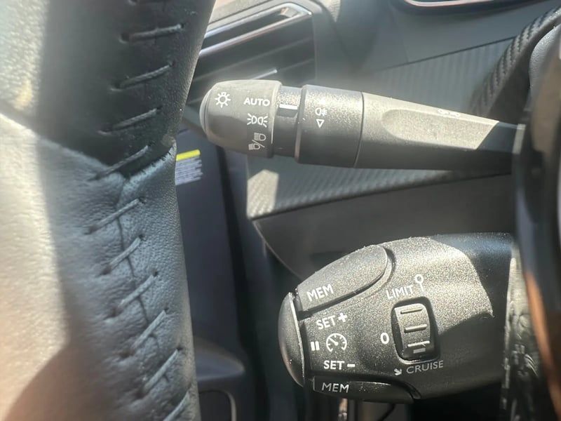 Photo de la voiture PEUGEOT 208 100 S&S BVM6 Allure