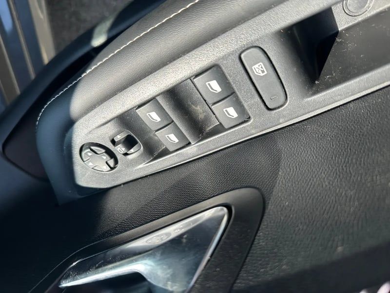 Photo de la voiture PEUGEOT 208 100 S&S BVM6 Allure