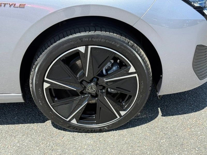 Photo de la voiture PEUGEOT 308 ELECTRIQUE 54 kWh 156ch Style