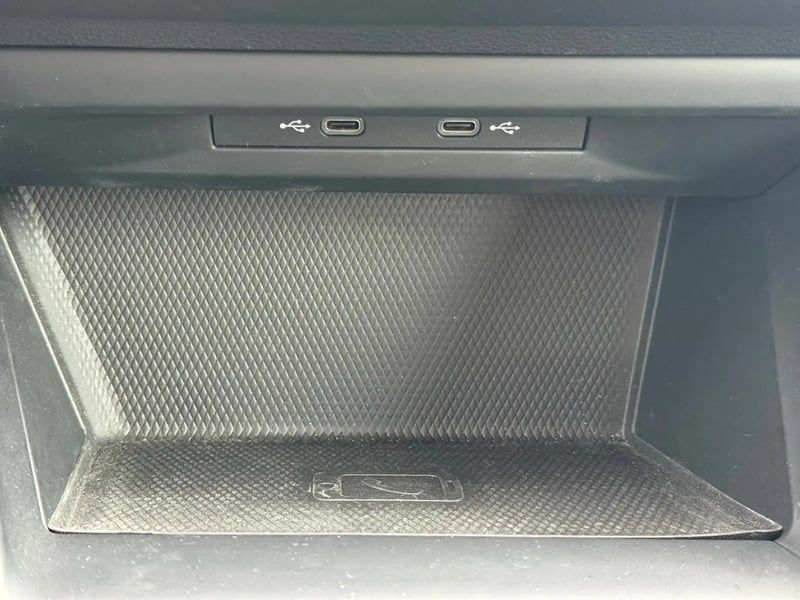 Photo de la voiture VOLKSWAGEN GOLF 1.5 TSI ACT OPF 130 BVM6 Life Business 1st