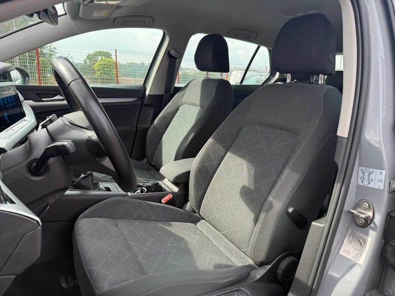 Photo de la voiture VOLKSWAGEN GOLF 1.5 TSI ACT OPF 130 BVM6 Life Business 1st