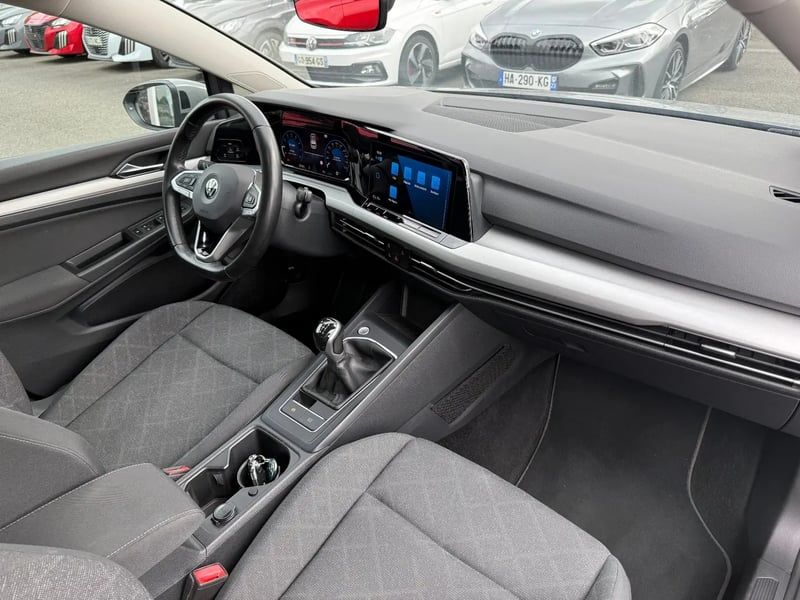 Photo de la voiture VOLKSWAGEN GOLF 1.5 TSI ACT OPF 130 BVM6 Life Business 1st