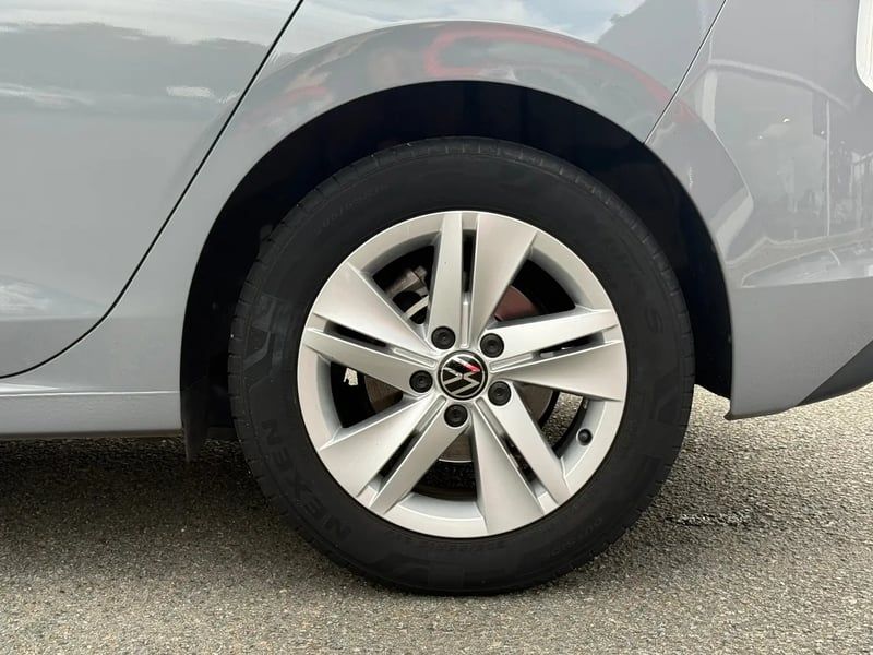 Photo de la voiture VOLKSWAGEN GOLF 1.5 TSI ACT OPF 130 BVM6 Life Business 1st