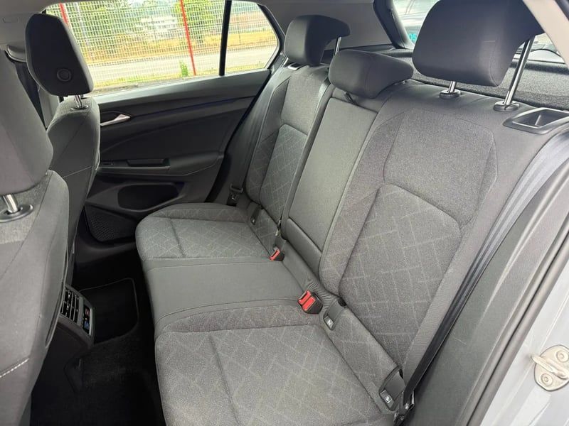 Photo de la voiture VOLKSWAGEN GOLF 1.5 TSI ACT OPF 130 BVM6 Life Business 1st