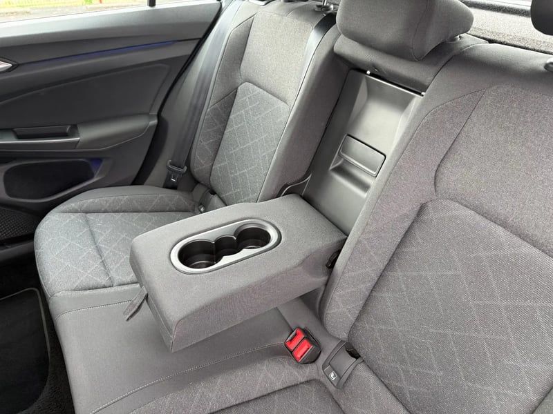 Photo de la voiture VOLKSWAGEN GOLF 1.5 TSI ACT OPF 130 BVM6 Life Business 1st
