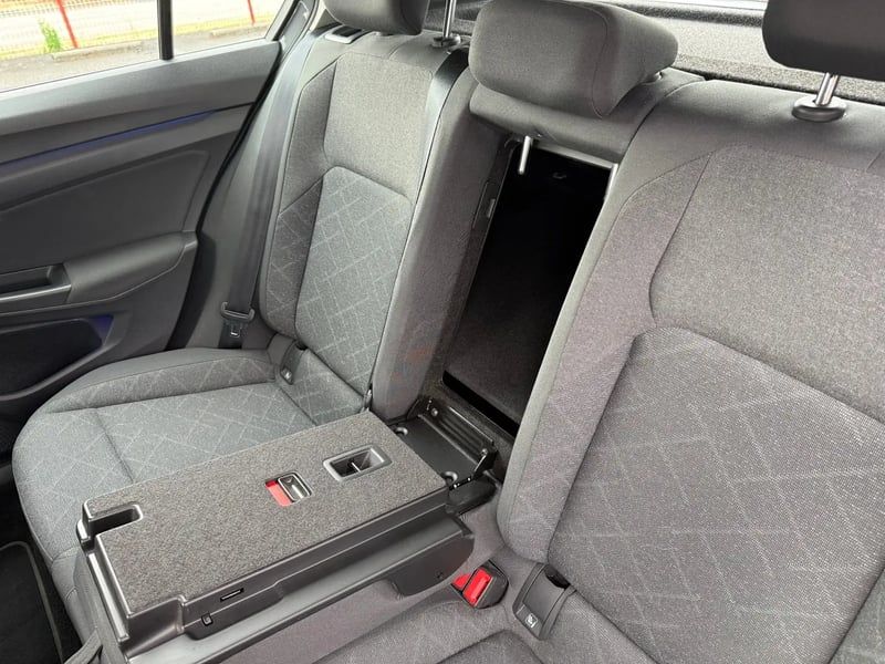 Photo de la voiture VOLKSWAGEN GOLF 1.5 TSI ACT OPF 130 BVM6 Life Business 1st