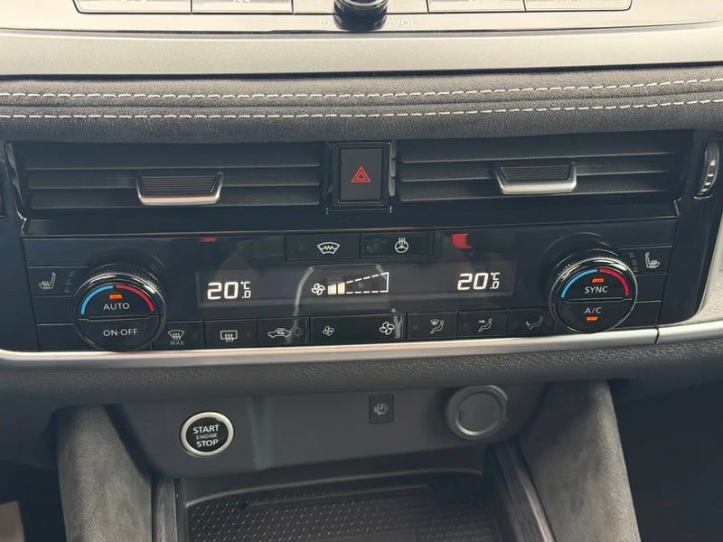 Photo de la voiture NISSAN QASHQAI Mild Hybrid 158 ch Xtronic Tekna+