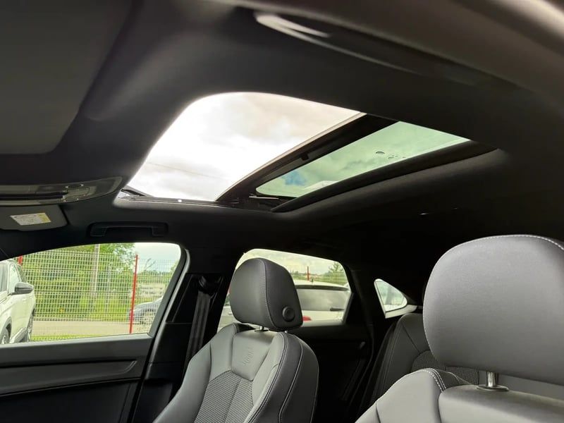 Photo de la voiture AUDI Q3 35 TDI 150 ch S tronic 7 S line