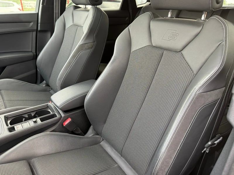 Photo de la voiture AUDI Q3 35 TDI 150 ch S tronic 7 S line