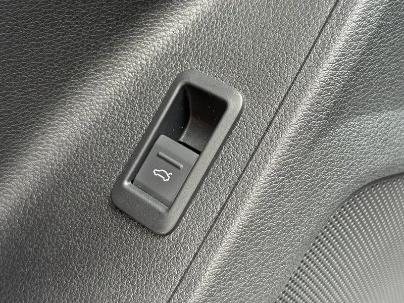 Photo de la voiture AUDI Q3 35 TDI 150 ch S tronic 7 S line