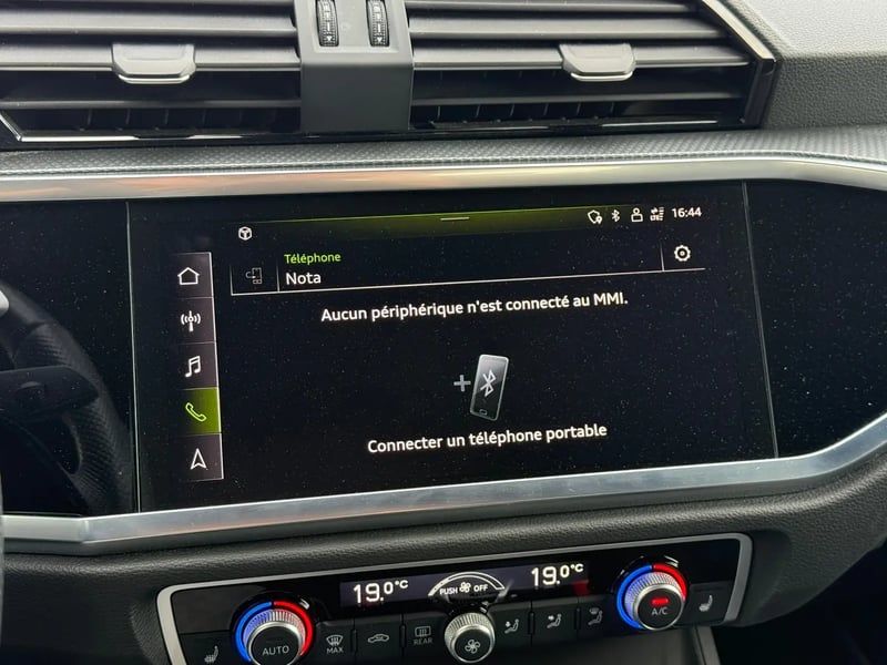 Photo de la voiture AUDI Q3 35 TDI 150 ch S tronic 7 S line
