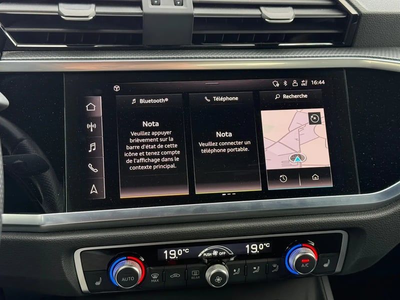 Photo de la voiture AUDI Q3 35 TDI 150 ch S tronic 7 S line