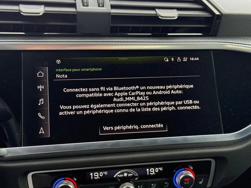 Photo de la voiture AUDI Q3 35 TDI 150 ch S tronic 7 S line