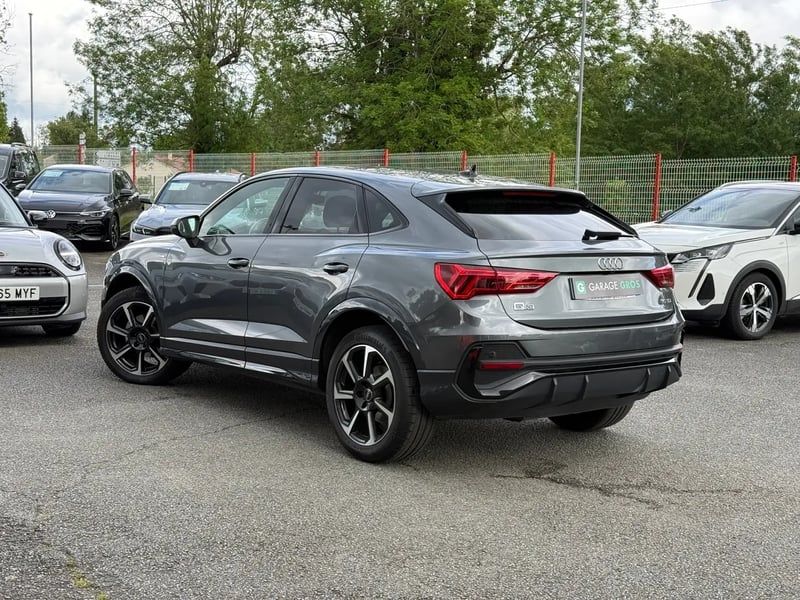 Photo de la voiture AUDI Q3 35 TDI 150 ch S tronic 7 S line