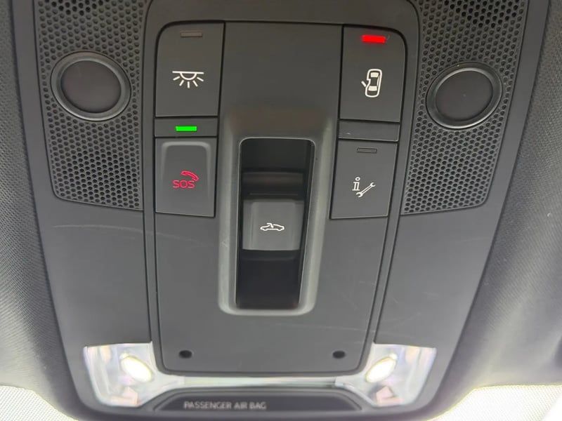 Photo de la voiture AUDI Q3 35 TDI 150 ch S tronic 7 S line