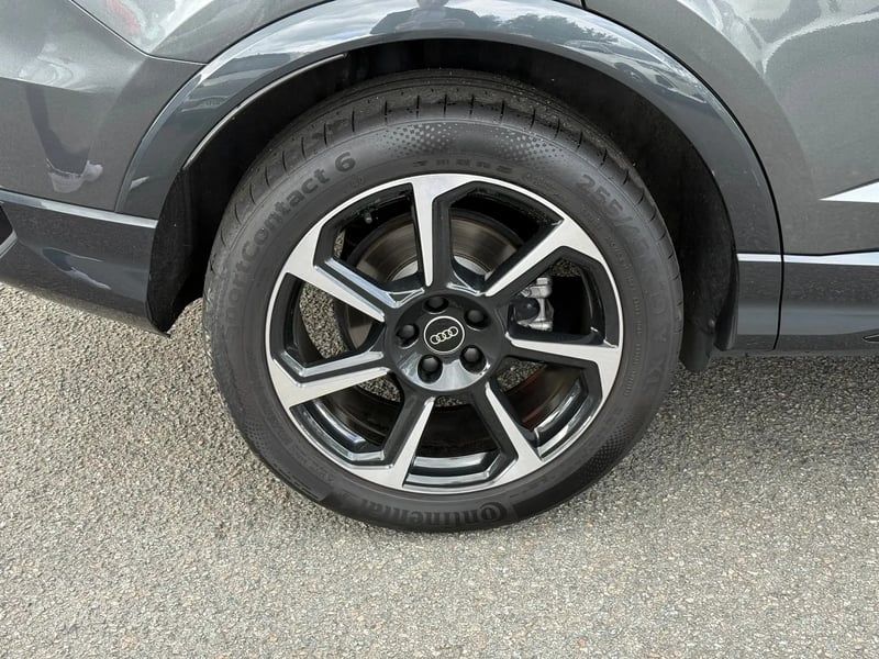Photo de la voiture AUDI Q3 35 TDI 150 ch S tronic 7 S line