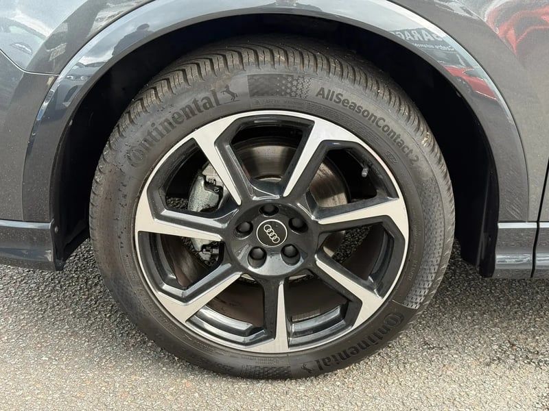 Photo de la voiture AUDI Q3 35 TDI 150 ch S tronic 7 S line