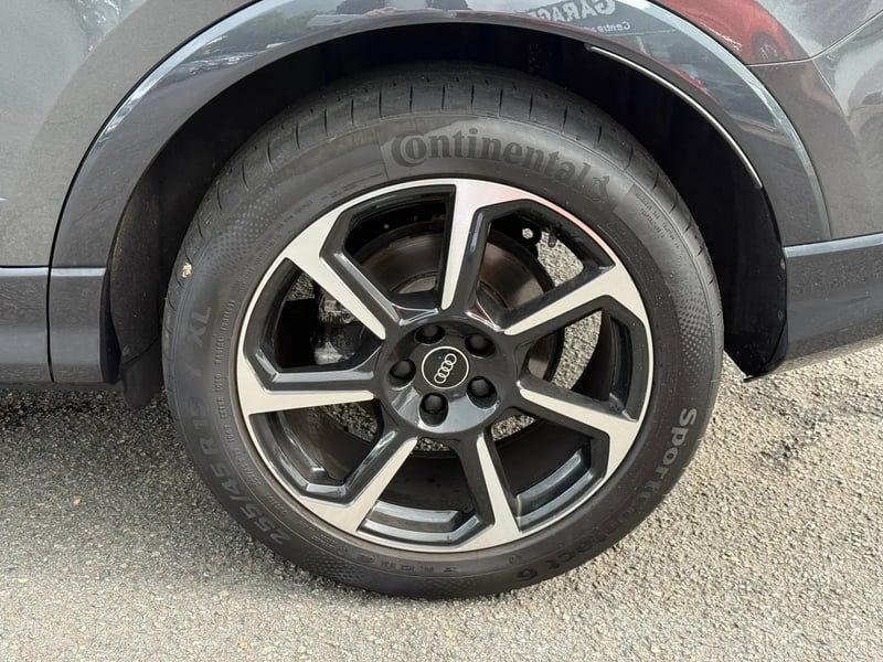 Photo de la voiture AUDI Q3 35 TDI 150 ch S tronic 7 S line