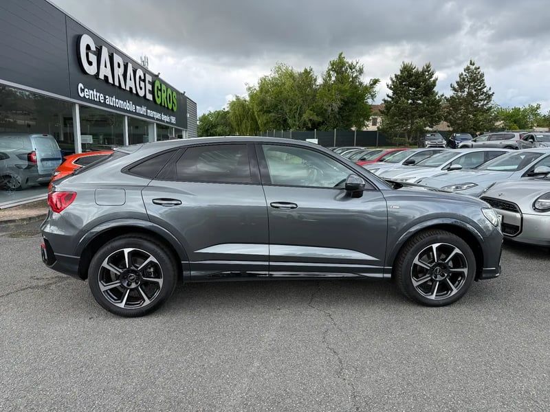 Photo de la voiture AUDI Q3 35 TDI 150 ch S tronic 7 S line