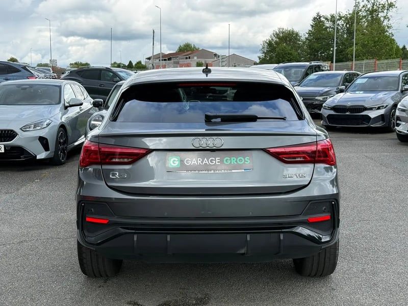 Photo de la voiture AUDI Q3 35 TDI 150 ch S tronic 7 S line