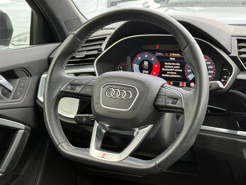 Photo de la voiture AUDI Q3 35 TDI 150 ch S tronic 7 S line