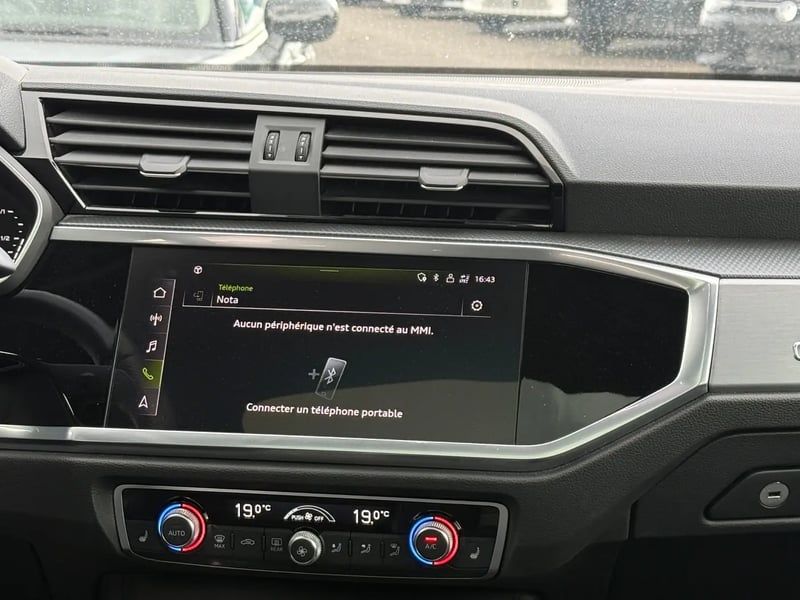 Photo de la voiture AUDI Q3 35 TDI 150 ch S tronic 7 S line