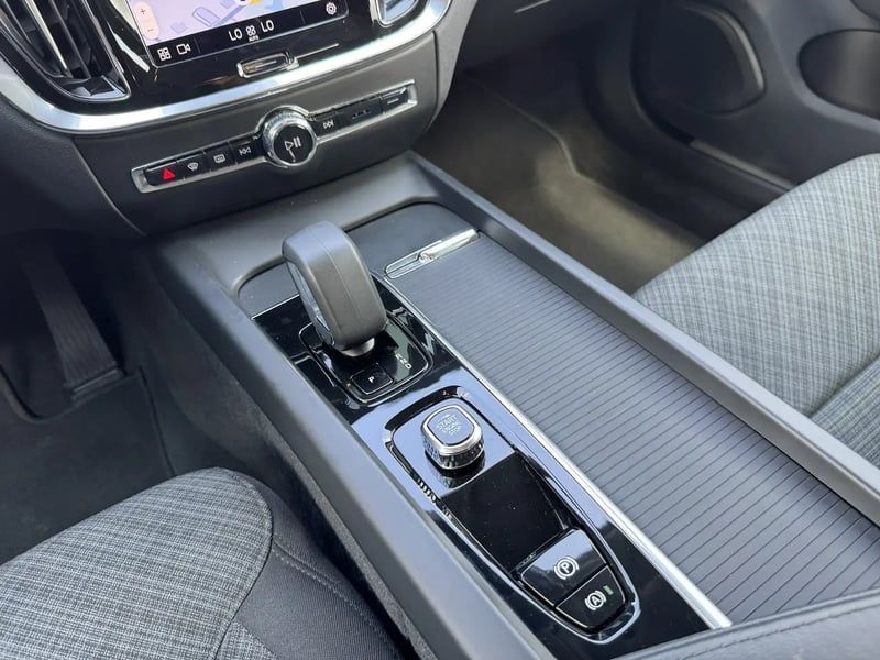 Photo de la voiture VOLVO S60 B4 MHEV 197 ch DCT7 Core+