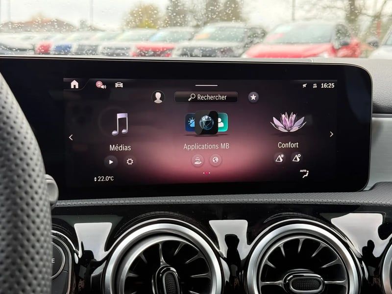 Photo de la voiture MERCEDES CLASSE A 200 d 8G-DCT AMG Line