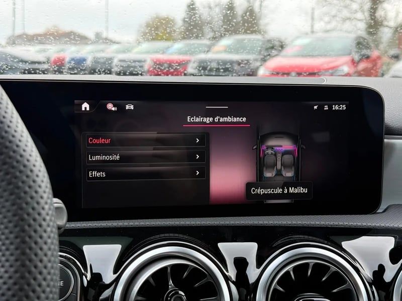 Photo de la voiture MERCEDES CLASSE A 200 d 8G-DCT AMG Line