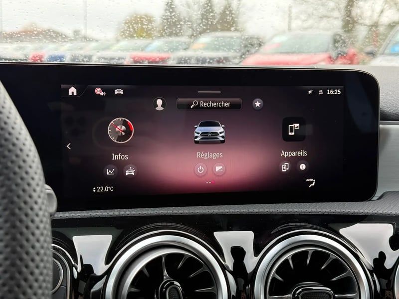 Photo de la voiture MERCEDES CLASSE A 200 d 8G-DCT AMG Line