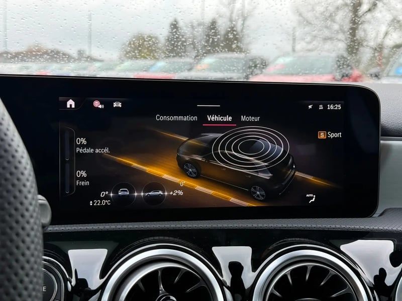 Photo de la voiture MERCEDES CLASSE A 200 d 8G-DCT AMG Line