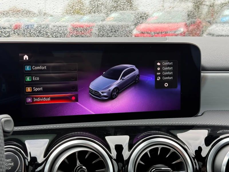 Photo de la voiture MERCEDES CLASSE A 200 d 8G-DCT AMG Line