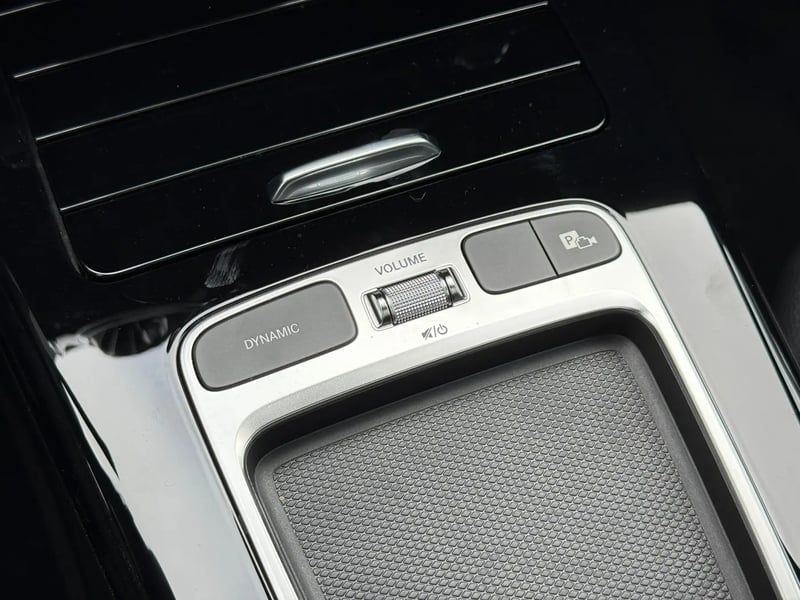 Photo de la voiture MERCEDES CLASSE A 200 d 8G-DCT AMG Line