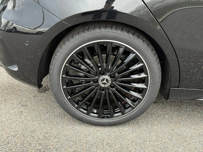 Photo de la voiture MERCEDES CLASSE A 200 d 8G-DCT AMG Line