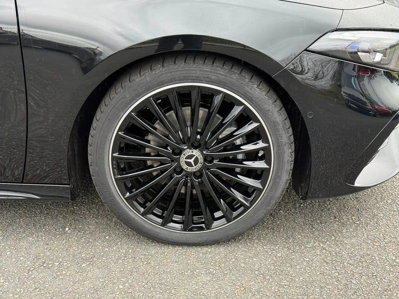 Photo de la voiture MERCEDES CLASSE A 200 d 8G-DCT AMG Line