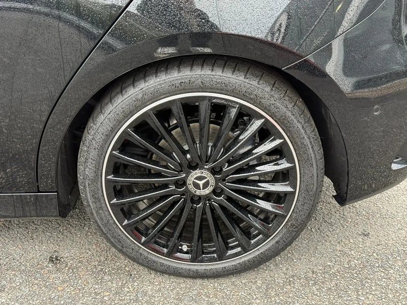 Photo de la voiture MERCEDES CLASSE A 200 d 8G-DCT AMG Line
