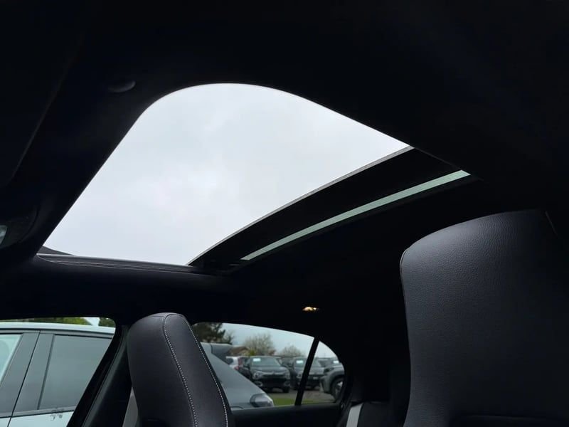 Photo de la voiture MERCEDES CLASSE A 200 d 8G-DCT AMG Line