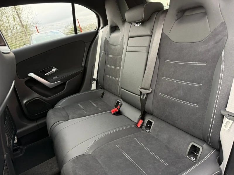 Photo de la voiture MERCEDES CLASSE A 200 d 8G-DCT AMG Line