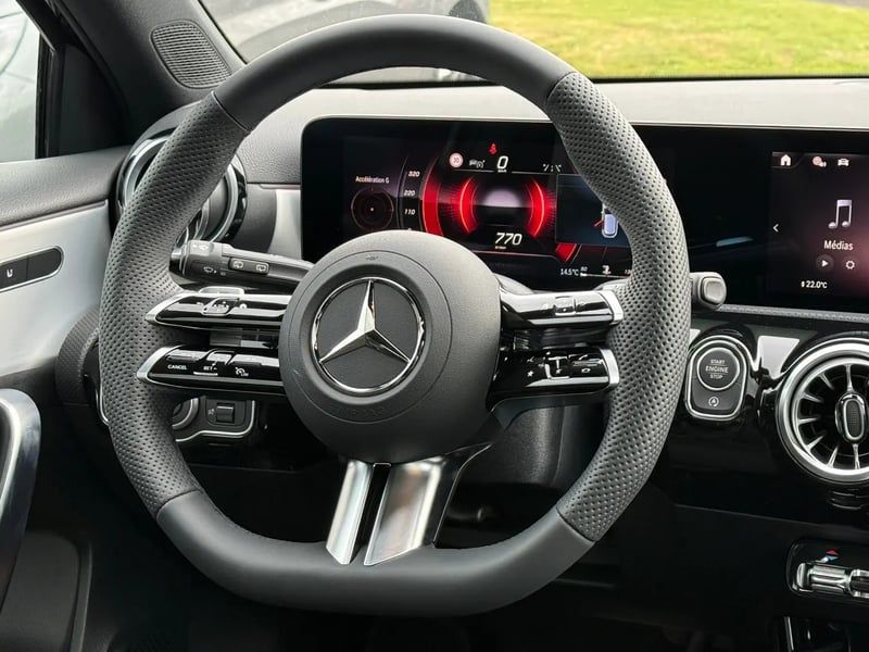 Photo de la voiture MERCEDES CLASSE A 200 d 8G-DCT AMG Line