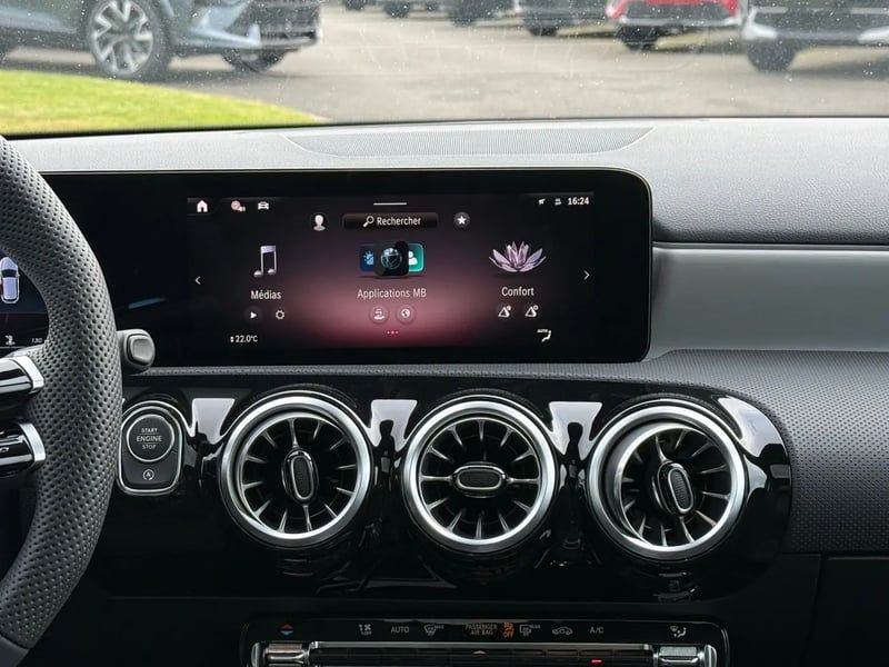 Photo de la voiture MERCEDES CLASSE A 200 d 8G-DCT AMG Line
