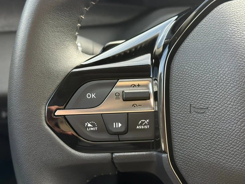 Photo de la voiture PEUGEOT 308 BlueHDi 130ch S&S EAT8 Allure