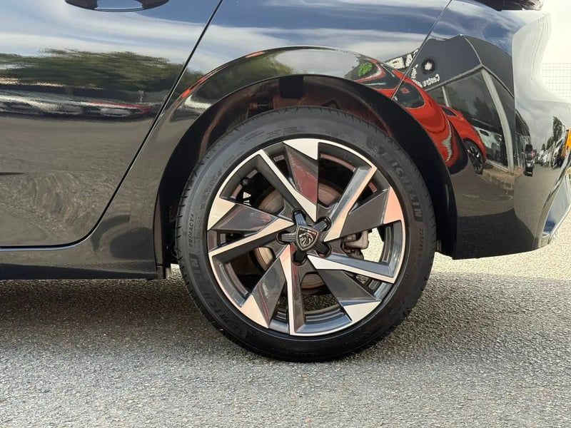 Photo de la voiture PEUGEOT 308 BlueHDi 130ch S&S EAT8 Allure
