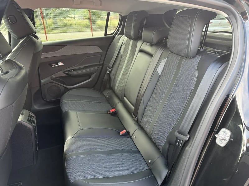 Photo de la voiture PEUGEOT 308 BlueHDi 130ch S&S EAT8 Allure