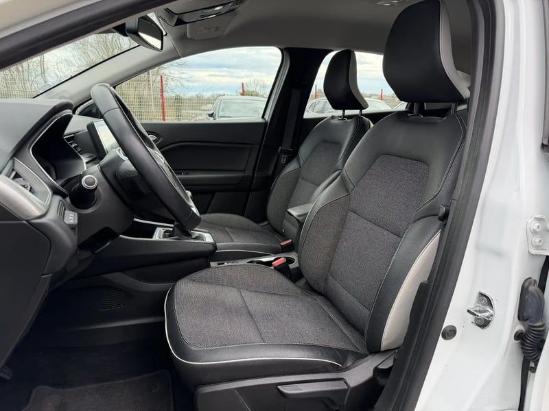 Photo de la voiture RENAULT CAPTUR TCe 90 - 21 Intens