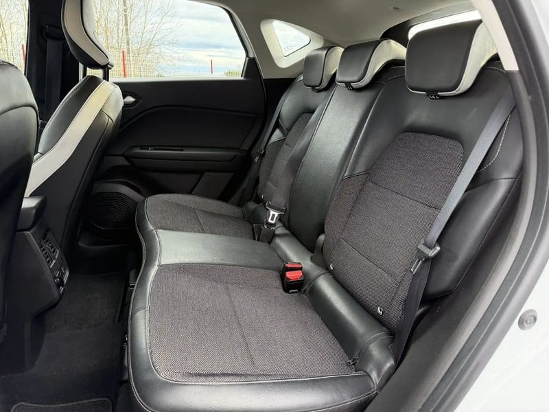 Photo de la voiture RENAULT CAPTUR TCe 90 - 21 Intens