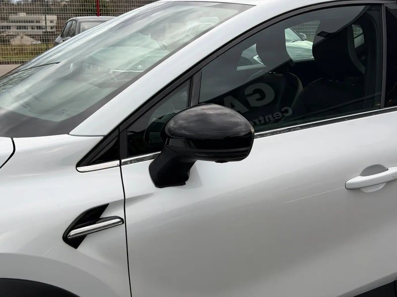 Photo de la voiture RENAULT CAPTUR TCe 90 - 21 Intens