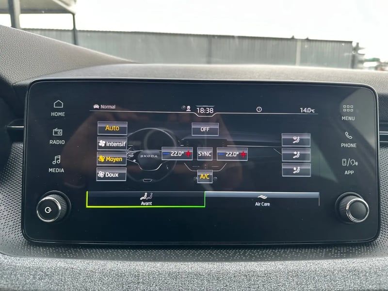 Photo de la voiture SKODA SCALA 1.0 TSI Evo 2 116 ch DSG7 Selection