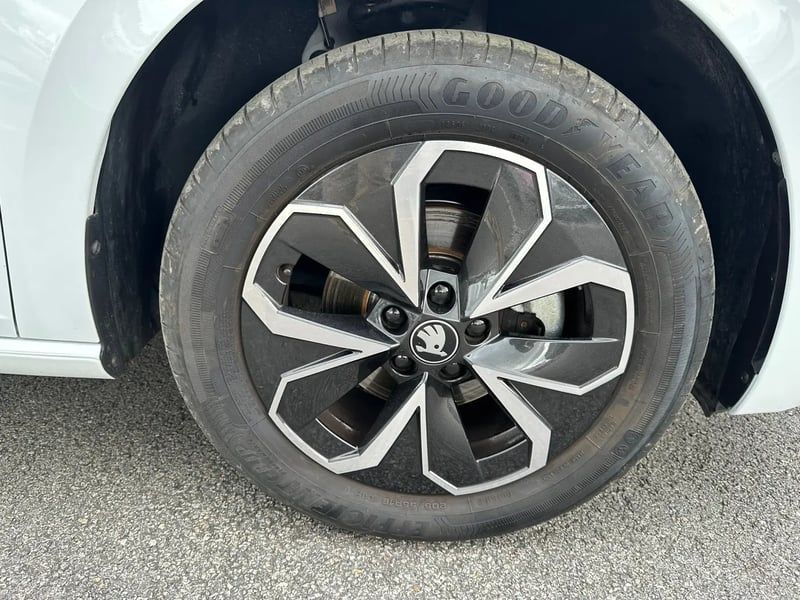 Photo de la voiture SKODA SCALA 1.0 TSI Evo 2 116 ch DSG7 Selection